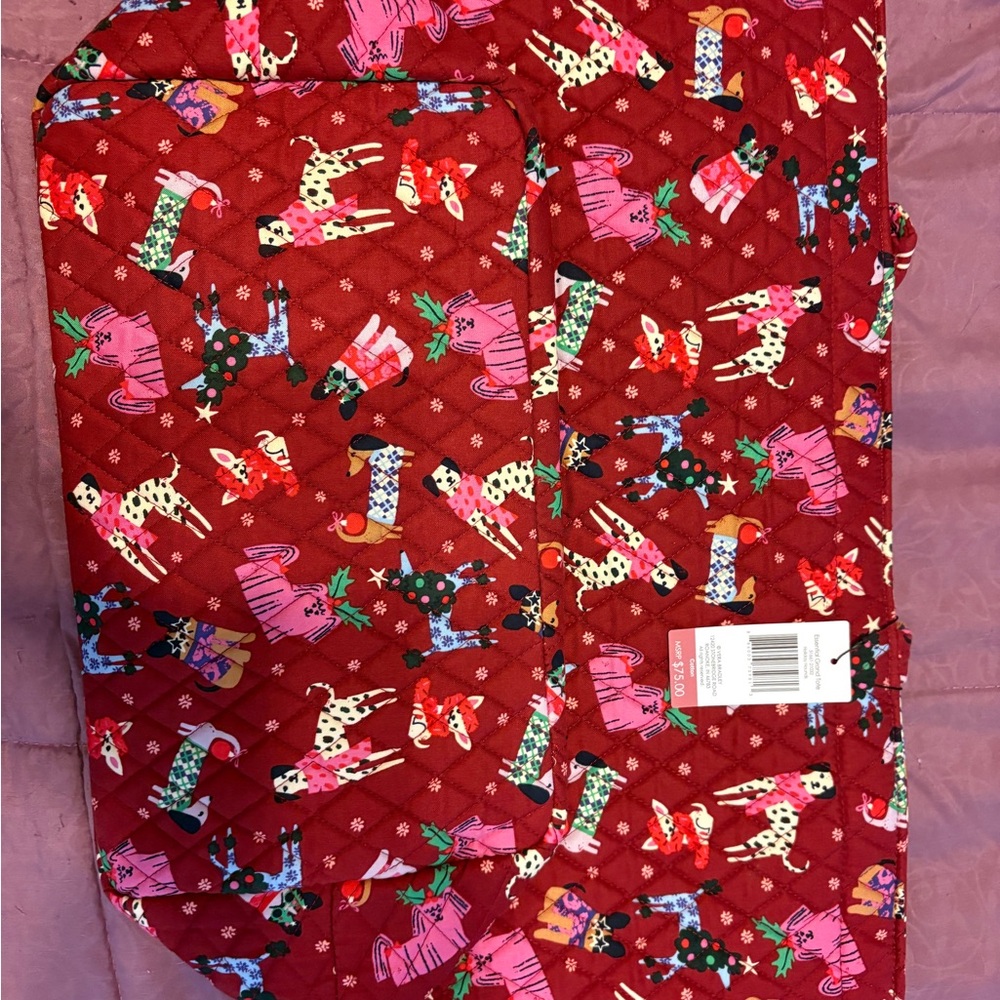 Vera Bradley essential ground tote in holiday hounds